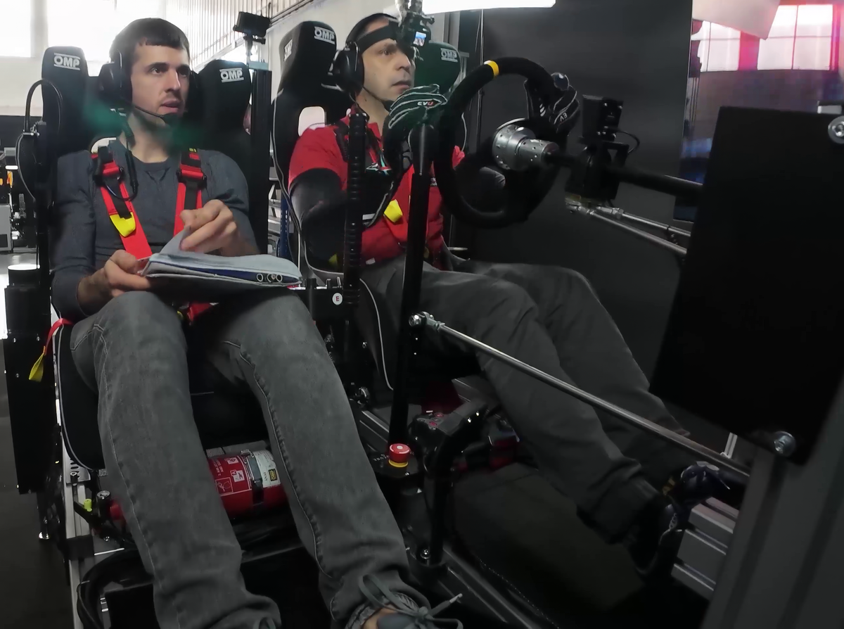 Driver position and rally steering wheel of the DuoSyncX simulator